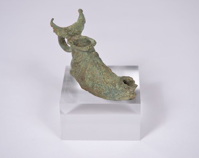 MH Museum Case2 Roman Foot Lamp Aspect Ratio 650 517