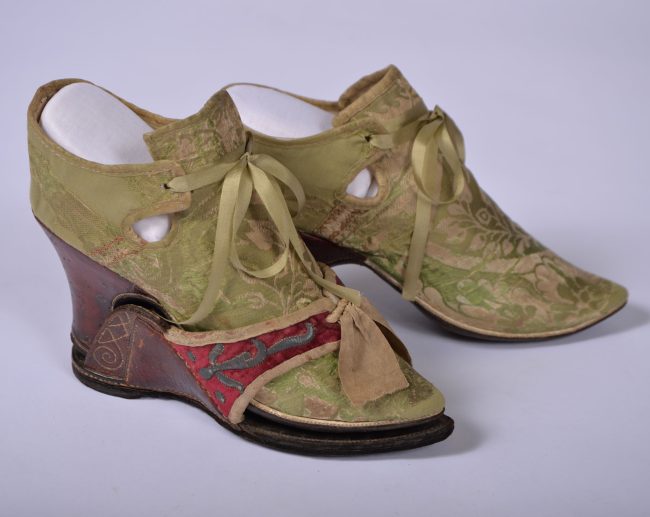 MH Museum Case8 Papillon Hall Shoes Aspect Ratio 650 517