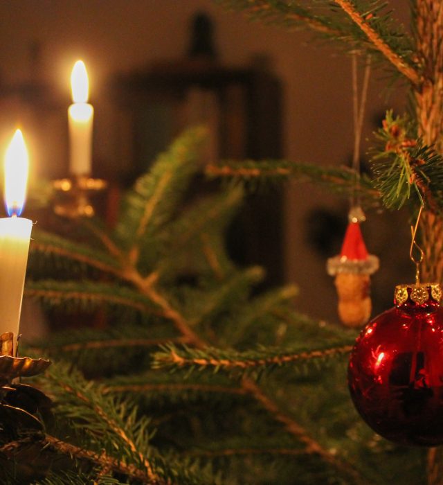 Weihnachtsbaum Mit Kugel Und Kerzen 2013 Scaled Aspect Ratio 640 700