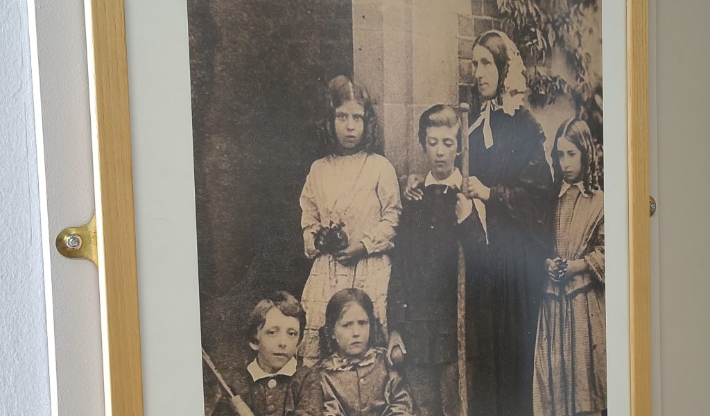 Law Display Scaled Aspect Ratio 1024 600