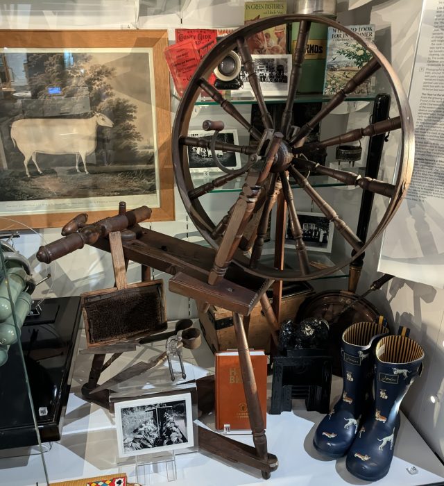 Spinning Wheel Scaled Aspect Ratio 640 700